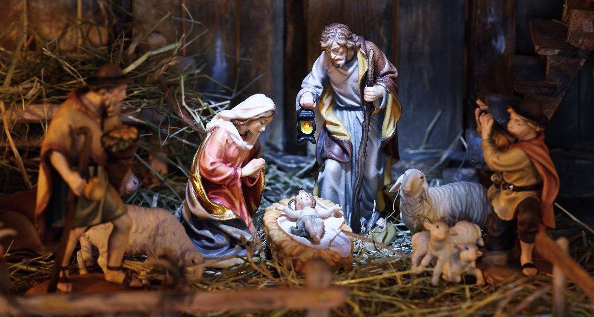 No terceiro mistério contemplamos: O nascimento do Menino Jesus