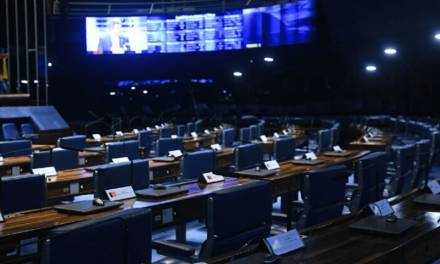 Senado aprova adiamento das eleições para 15 de novembro