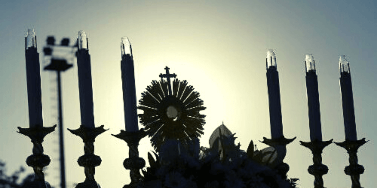 Sem manifestações públicas, viver Corpus Christi com uma “vida eucarística”
