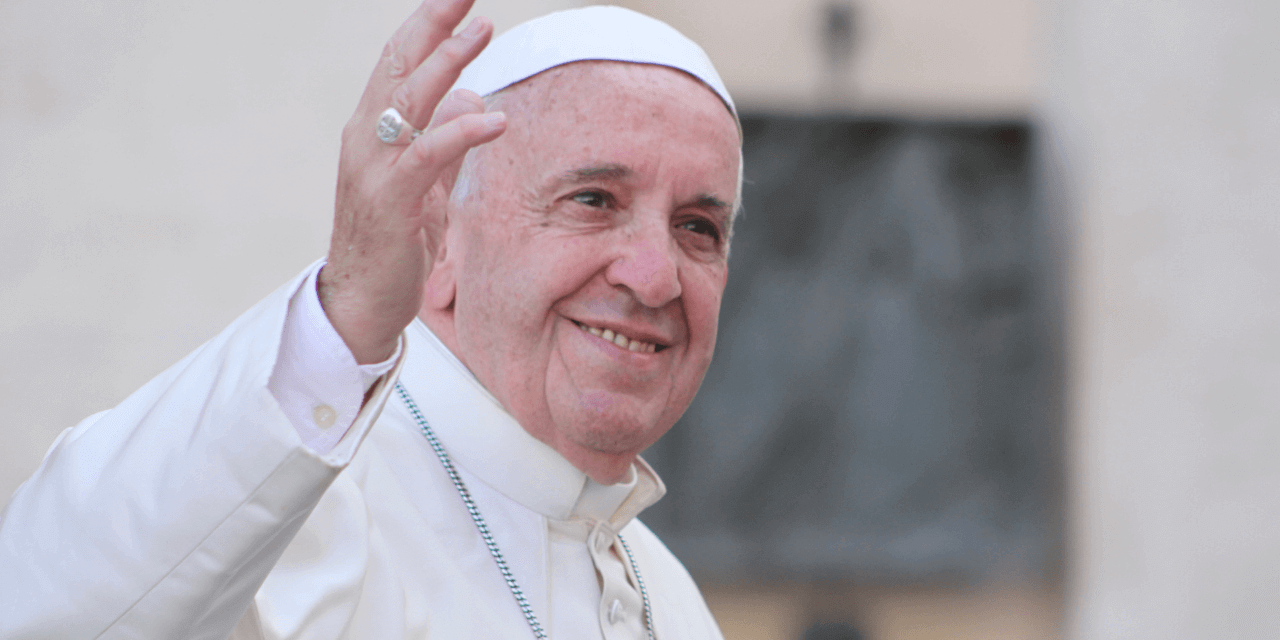 O Papa na Audiência Geral: a oração é a salvação do ser humano