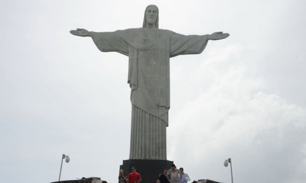 Saúde Cristo Redentor será iluminado hoje de vermelho