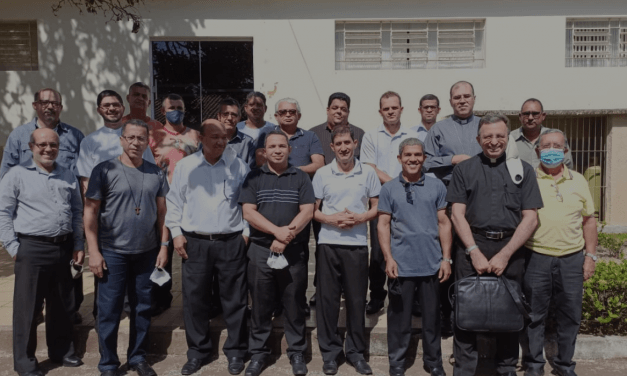 Encontro com o Bispo Dom Giovane e os candidatos ao diaconado permanente da diocese de Uruaçu.