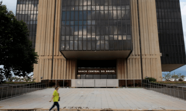 Mercado financeiro eleva projeção da inflação para 8,35%