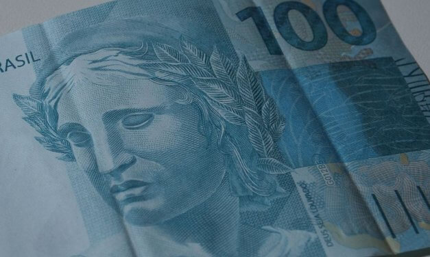 Relator do Orçamento propõe salário mínimo de R$ 1.210 em 2022