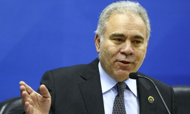 Governo planeja flexibilizar regra sobre uso de máscara no trabalho