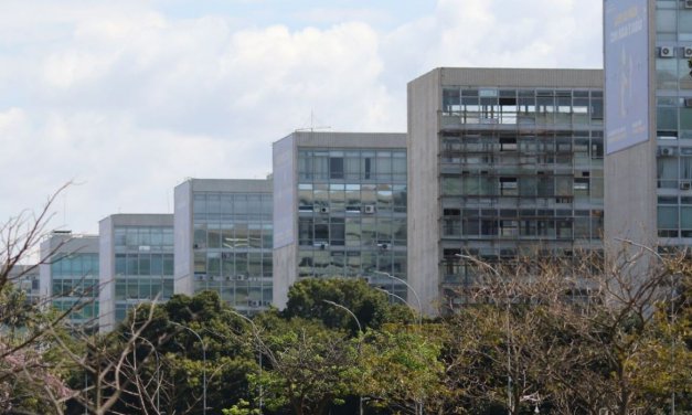 Governo substitui ministros que pretendem se candidatar nas eleições