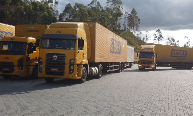 Setor de serviços recua 0,2% de janeiro para fevereiro, diz IBGE