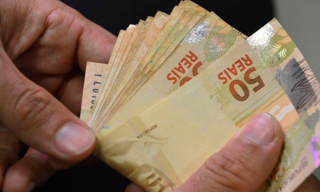 Segurados com NIS finais 4 e 9 recebem primeira parcela do 13º