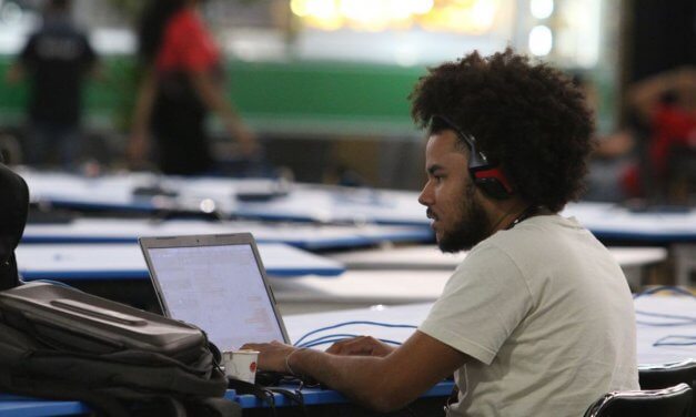 Programa vai formar jovens em tecnologia da informação no Paraná