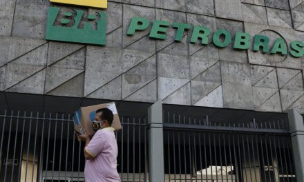 Petrobras conclui teste de produção de querosene de conteúdo renovável