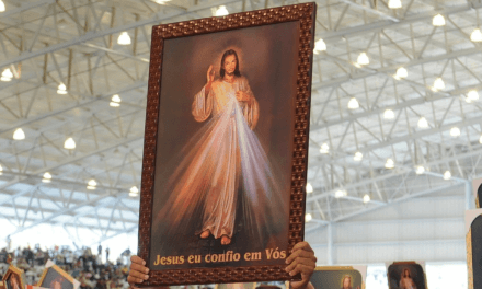 Há 20 anos, São João Paulo II consagrava o mundo à Divina Misericórdia