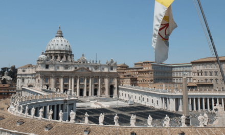 Papa recebe diplomatas da Santa Sé: “mundo abalado pela guerra”