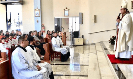 Seminaristas recebem os ministérios do Leitorado e do Acolitado