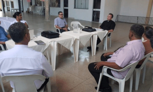 Realizada reunião dos Diáconos Permanentes, Esposas e o Diretor Espiritual da Escola Diaconal São Lourenço