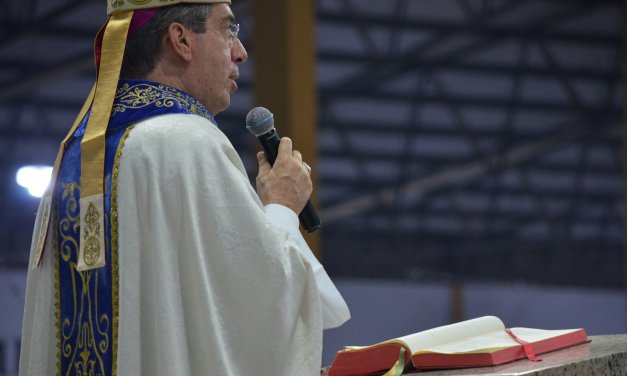Dom Valdemar Passini celebra em Muquém