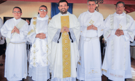 Diáconos permanentes da Diocese de Uruaçu fizeram retiro espiritual em Santa Rita do Novo Destino: “somos um só corpo”