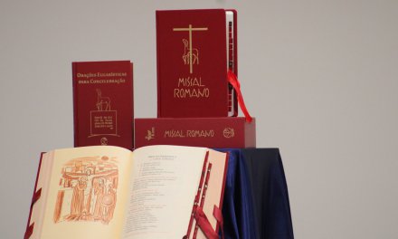 Em celebração, Dom João Justino enaltece a chegada da terceira edição típica do Missal às comunidades do Brasil
