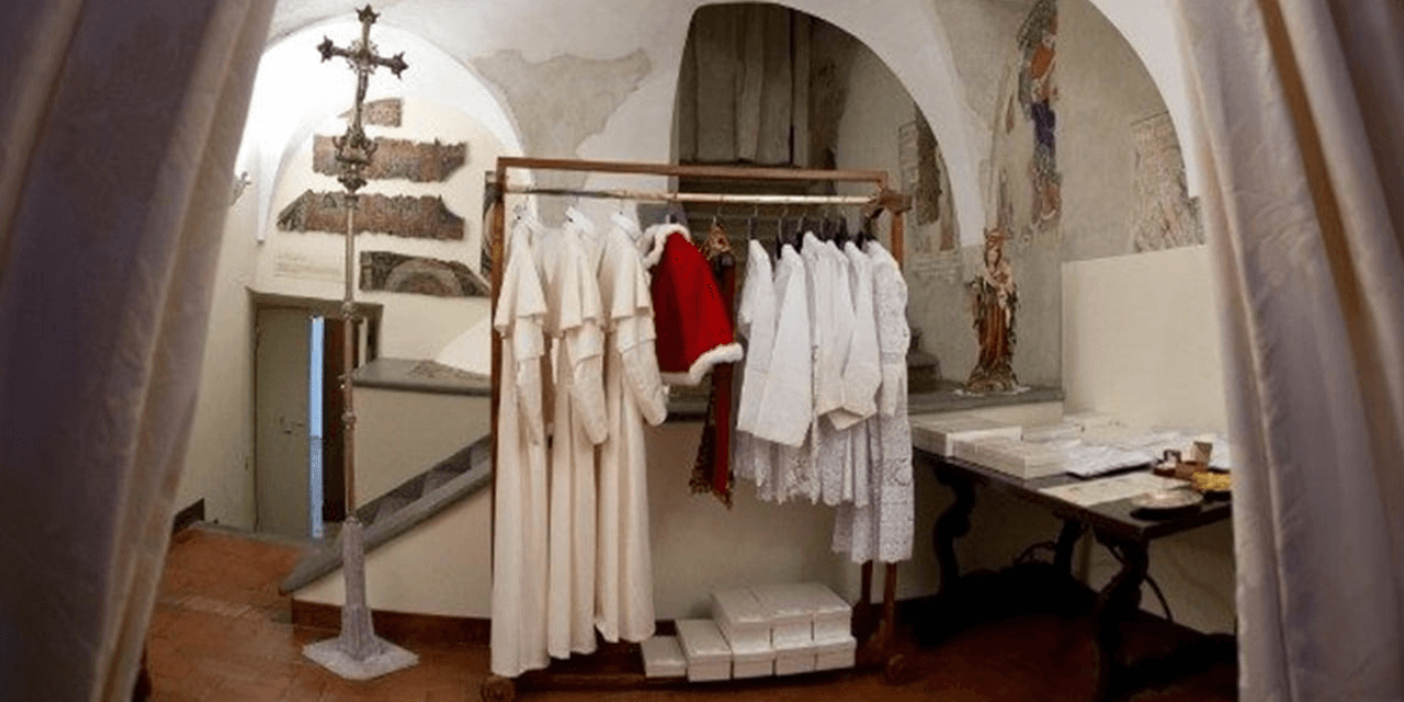 A “Sala das Lágrimas”, onde o cardeal se torna Papa