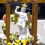 Imagem de São Miguel Arcanjo é coroada em sessão solene na Câmara