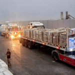 Caminhões de ajuda humanitária com destino a Gaza partem do Egito