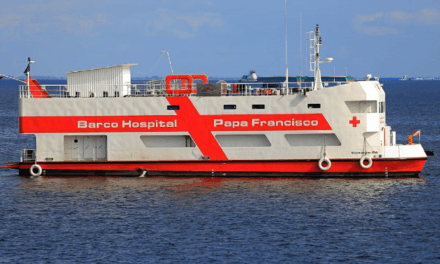 Barcos-hospital dão continuidade ao legado de Francisco na Amazônia