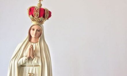 O Rosário é contemplar com Maria o Rosto de Cristo