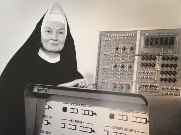 Mulheres, cientistas e religiosas… pode?