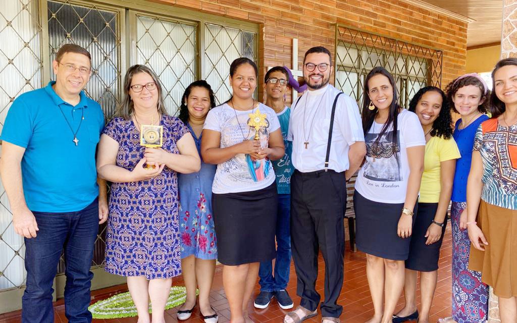 Fundador da Comunidade Sagrada Família visita Comunidade Coração Fiel