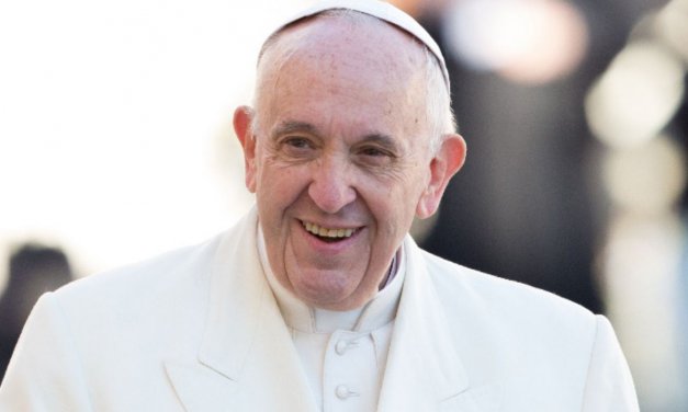 Francisco: os pais se aproximam a Deus que perdoa sempre com alegria