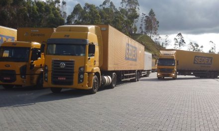 Setor de serviços recua 0,2% de janeiro para fevereiro, diz IBGE