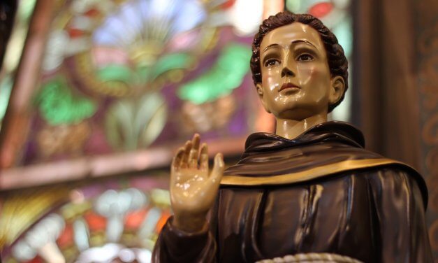 Fiéis se reúnem para celebrar Frei Galvão, primeiro santo brasileiro