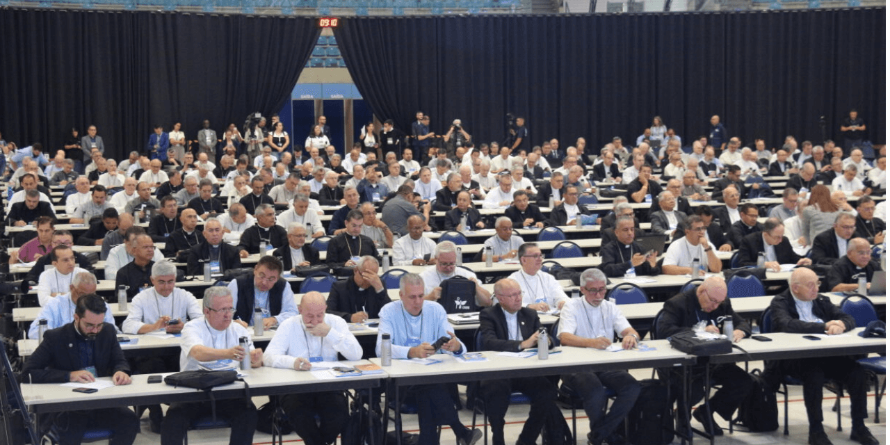 Episcopado brasileiro incia assembleia geral com a presença do cardeal Pietro Parolin.